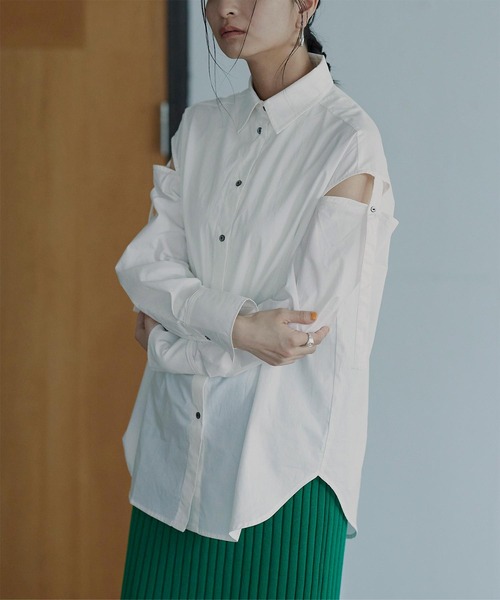 miette（ミエット）の「ｽﾘｯﾄｽﾘｰﾌﾞﾃﾞｻﾞｲﾝｼｬﾂ（シャツ/ブラウス・レディース・オフホワイト/ブラック・FREE）」の2枚目の写真