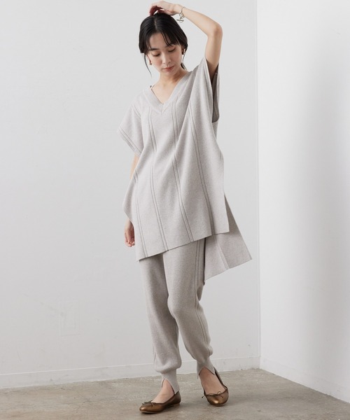 SALON adam et rope'（サロン アダム エ ロペ）の「裾スリットジョガーパンツ［MEDI Veil］【抗菌・消臭・UVケア】（その他パンツ・レディース・チャコールグレー/ベージュ/パープル・FREE）」の4枚目の写真