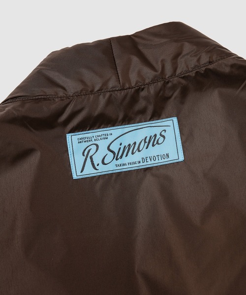 RAF SIMONS（ラフシモンズ）の「Padded oversized gilet（ベスト・メンズ・ダークブラウン系/ベージュ/ブラック・ONESIZE）」の6枚目の写真