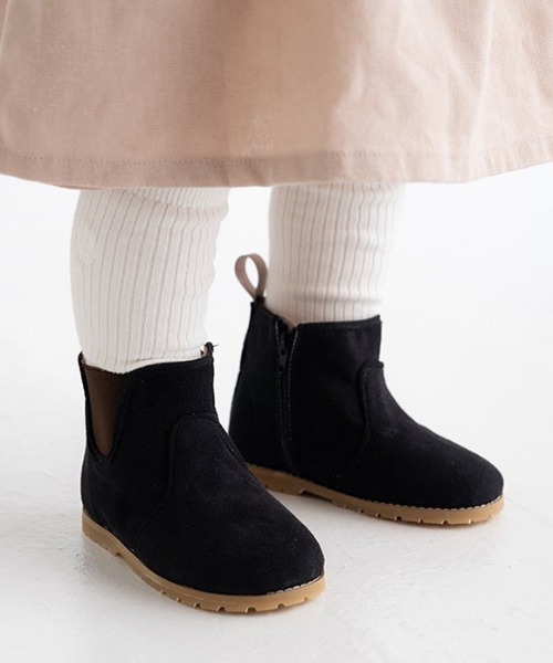 POMPKINS（ポプキンズ）の「【POMPKINS/ポプキンズ】ベビーサイドゴアブーツ（ブーツ・キッズ・ブラック系その他/ベージュ/ピンク・15cm/13cm/14cm）」の2枚目の写真