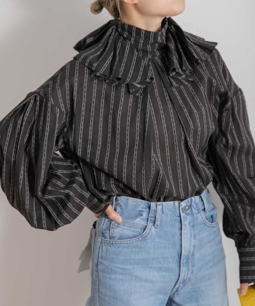 FUMIE TANAKA（フミエタナカ）の「FUMIE=TANAKA　side frill shirts（シャツ/ブラウス・レディース・ホワイト/ブラック・2）」の7枚目の写真