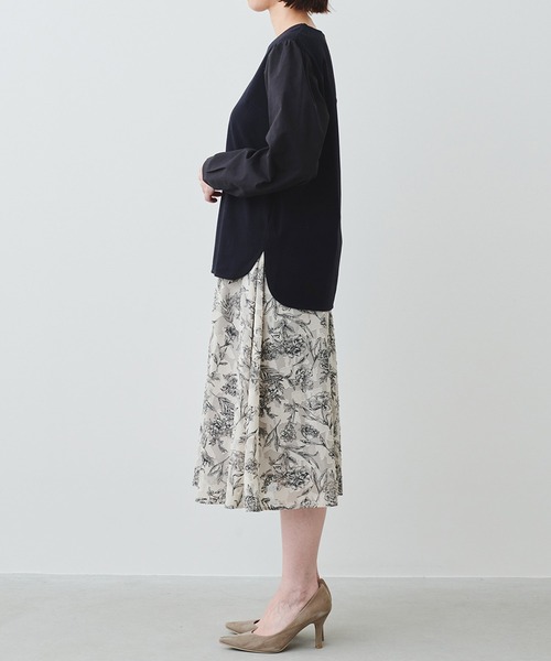 IEDIT（イディット）の「きちんとシャツ見えしてらくちん　ふんわり異素材袖の抗菌防臭カットソートップス（Tシャツ/カットソー・レディース・ブラック/アイボリー・SMALL/MEDIUM/LARGE/X-LARGE/XX-LARGE）」の5枚目の写真