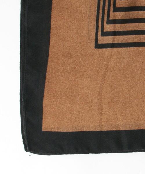 closet story（クローゼットストーリー）の「＜closet story（クローゼットストーリー）＞レクタングル プリント ストール（ストール/ショール・レディース・ブラウン/オフホワイト・FREE）」の4枚目の写真