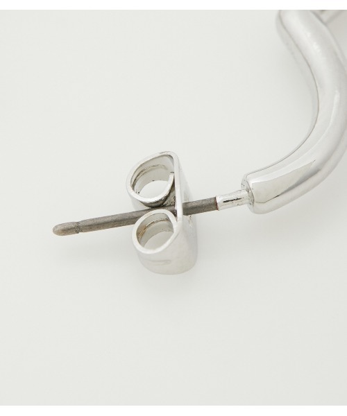 AZUL by moussy（アズールバイマウジー）の「HEART MOTIF EARRINGS/ハートモチーフイヤリング（ピアス（両耳用）・レディース・ゴールド系その他/シルバー・FREE）」の7枚目の写真