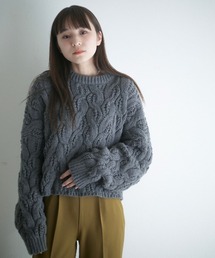 もちもちケーブルショート丈ニット