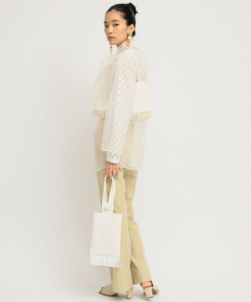 Ray BEAMS（レイビームス）の「FUMIE＝TANAKA × Ray BEAMS / 別注 コンチョ バッグ（トートバッグ・レディース・ホワイト・ONE SIZE）」の2枚目の写真