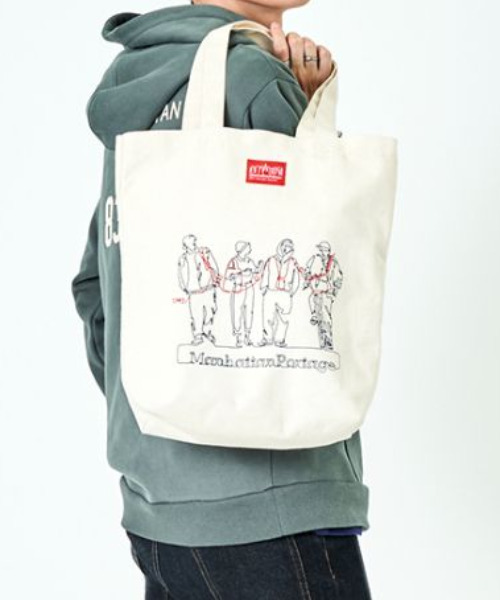 Manhattan Portage（マンハッタンポーテージ）の「Manhattan Portage/マンハッタンポーテージ カジュアルトートバッグ Canvas Art 2021 MP1352CV21（トートバッグ・メンズ・ホワイト/ブラック・M）」の2枚目の写真