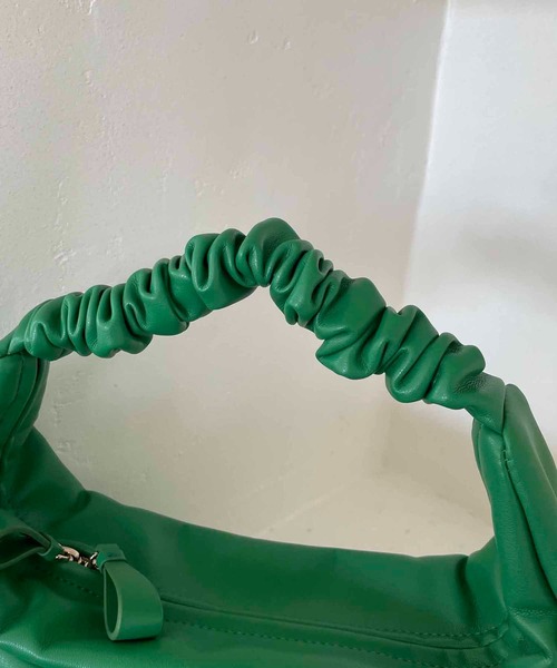 CAPRICIEUX LE'MAGE（カプリシューレマージュ）の「ギャザーハーフラウンドバッグ（ハンドバッグ・レディース・アイボリー/ブルー/グリーン/ブラック・FREE）」の6枚目の写真