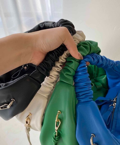 CAPRICIEUX LE'MAGE（カプリシューレマージュ）の「ギャザーハーフラウンドバッグ（ハンドバッグ・レディース・アイボリー/ブルー/グリーン/ブラック・FREE）」の12枚目の写真