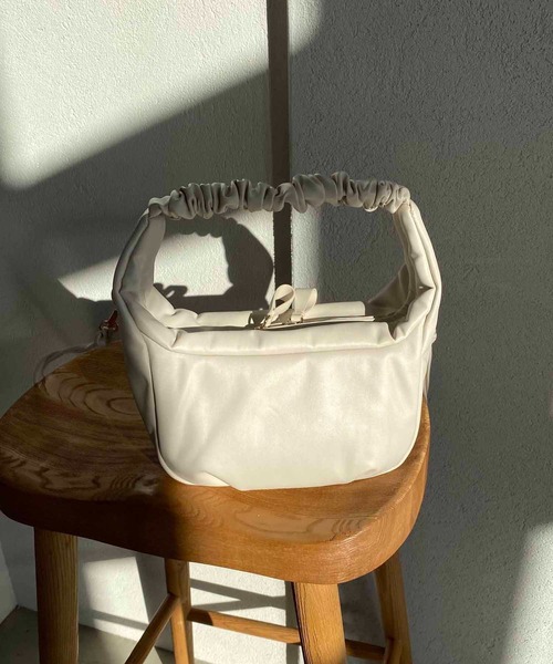 CAPRICIEUX LE'MAGE（カプリシューレマージュ）の「ギャザーハーフラウンドバッグ（ハンドバッグ・レディース・アイボリー/ブルー/グリーン/ブラック・FREE）」の15枚目の写真