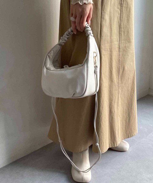 CAPRICIEUX LE'MAGE（カプリシューレマージュ）の「ギャザーハーフラウンドバッグ（ハンドバッグ・レディース・アイボリー/ブルー/グリーン/ブラック・FREE）」の16枚目の写真