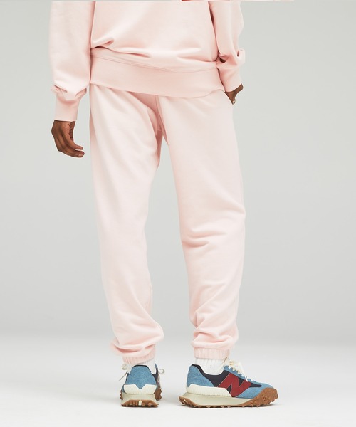 NEW BALANCE(ニューバランス)の「NB Essentials uni-ssentials スウェットパンツ(スウェットパンツ・メンズ・ピンクベージュ/カーキ/ネイビー/ブラック/ホワイト・01/02/03/04/05/00)」の10枚目の写真