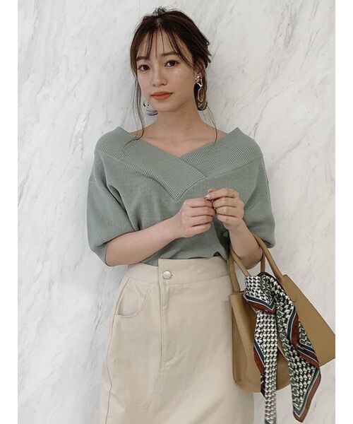 dazzlin（ダズリン）の「Vネックリブハーフスリーブトップス（ニット/セーター・レディース・ブラック/オフホワイト/ブルー/グリーン/モカ・FREE）」の4枚目の写真