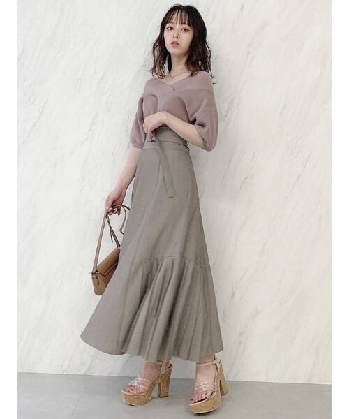 dazzlin（ダズリン）の「Vネックリブハーフスリーブトップス（ニット/セーター・レディース・ブラック/オフホワイト/ブルー/グリーン/モカ・FREE）」の8枚目の写真