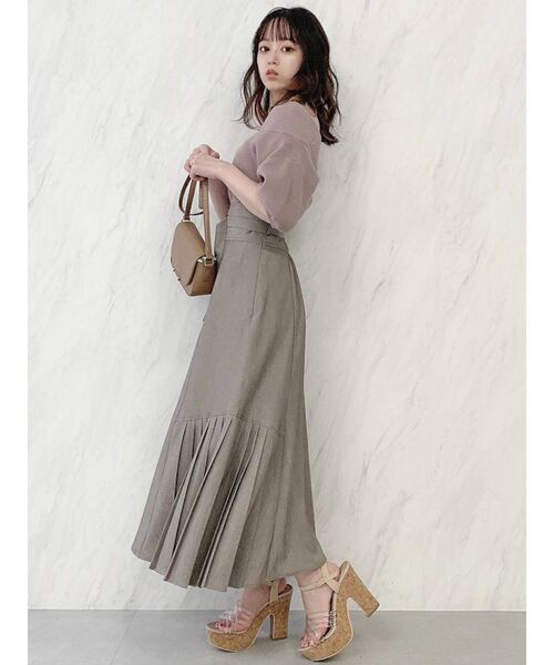 dazzlin（ダズリン）の「Vネックリブハーフスリーブトップス（ニット/セーター・レディース・ブラック/オフホワイト/ブルー/グリーン/モカ・FREE）」の9枚目の写真