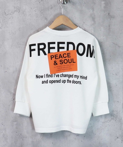 THE CASUAL(カジュアル)の「ビッグシルエットプリントトレーナー キッズ(スウェット・キッズ・ホワイト系/ブラック系/ブラック系2/杢グレー/ブラック系1/カーキ/オフホワイト/チャコール/ブラック/ベージュ系/ネイビー/グリーン系/ブラック系4/ブルー系/ミント/ベージュ/ブラック系3/オートミール・130cm/120cm/150cm/110cm/160cm/140cm)」の3枚目の写真