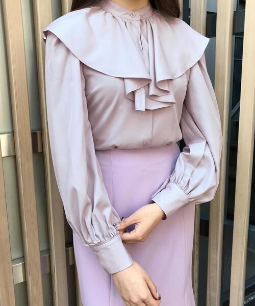 INGNI（イング）の「BIGフリルカラー／ブラウス（シャツ/ブラウス・レディース・オフホワイト/グレー/ブラック・M）」の5枚目の写真