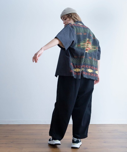 Universal Style Wear(ユニバーサルスタイルウェア)の「Universal Style Wear ナバホ ジャカード シャツ(シャツ/ブラウス・メンズ・オフホワイト/ブラック/カーキ系/ライトベージュ・MEDIUM/LARGE/X-LARGE)」の14枚目の写真