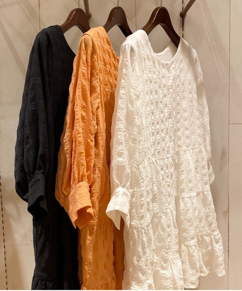 archives（アルシーヴ）の「シャーリングティアードミニワンピース（ワンピース・レディース・ブラック/オフホワイト/オレンジ・MEDIUM）」の18枚目の写真