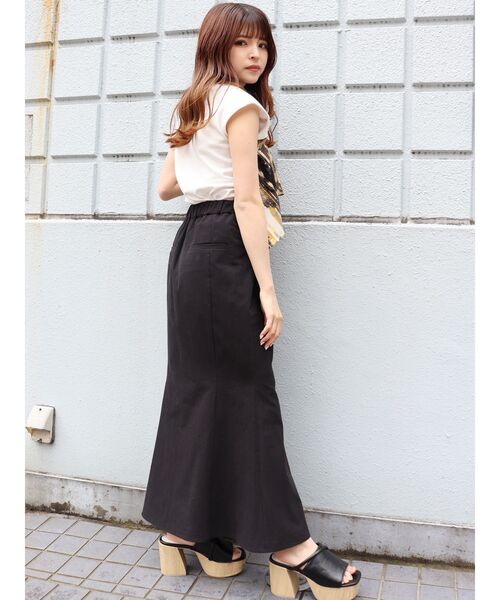 MURUA（ムルーア）の「サイドスリットマーメイドスカート（スカート・レディース・ブラック/グリーン/アイボリー・1/2）」の4枚目の写真