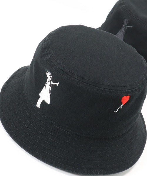 ONSPOTZ(オンスポッツ)の「ブランダライズド バンクシー バケット 風船と少女 ONSPOTZ別注(ハット・メンズ・ブラック/ブラック系その他・FREE)」の2枚目の写真
