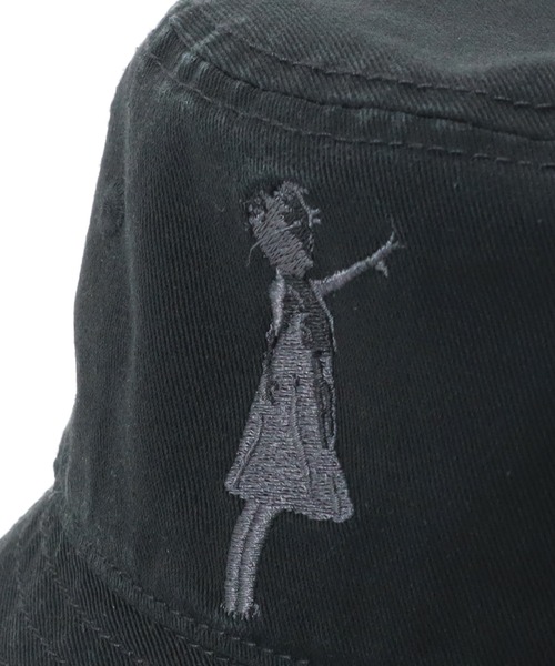 ONSPOTZ(オンスポッツ)の「ブランダライズド バンクシー バケット 風船と少女 ONSPOTZ別注(ハット・メンズ・ブラック/ブラック系その他・FREE)」の7枚目の写真