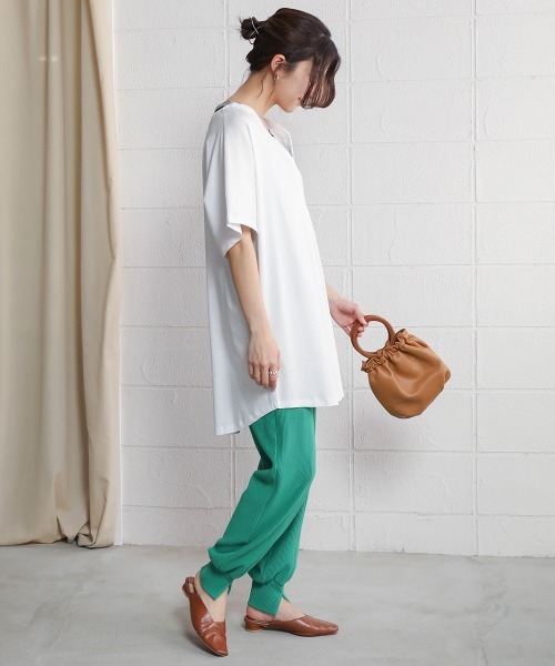 Bou Jeloud（ブージュルード）の「シルケットコットンＶネックロングトップス（チュニック・レディース・ブラック/カーキ/オフホワイト・FREE）」の7枚目の写真