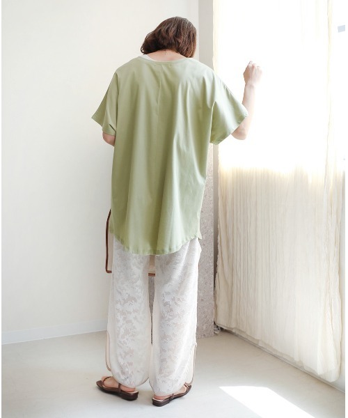 Bou Jeloud（ブージュルード）の「シルケットコットンＶネックロングトップス（チュニック・レディース・ブラック/カーキ/オフホワイト・FREE）」の20枚目の写真