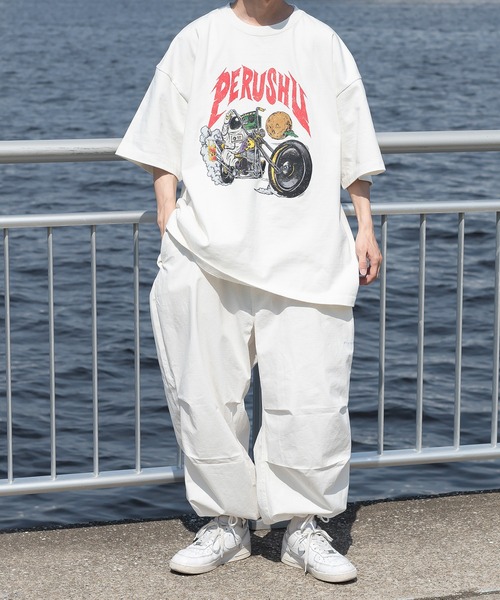 Perushu（ペルーシュ）の「ヴィンテージライク宇宙飛行士Tシャツ（Tシャツ/カットソー・メンズ・オフホワイト/ブラック・LARGE/MEDIUM）」の3枚目の写真