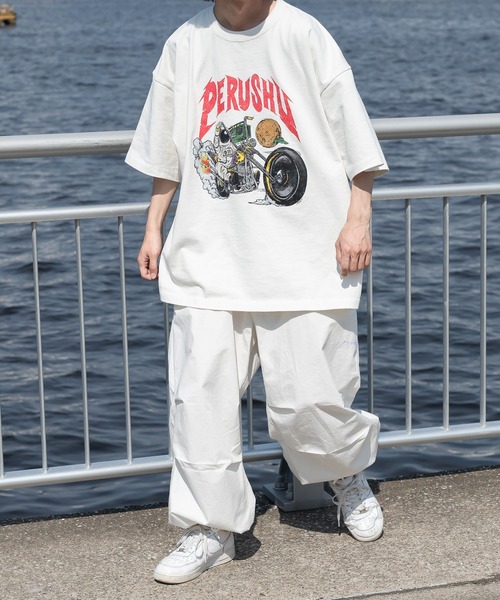 Perushu（ペルーシュ）の「ヴィンテージライク宇宙飛行士Tシャツ（Tシャツ/カットソー・メンズ・オフホワイト/ブラック・LARGE/MEDIUM）」の4枚目の写真