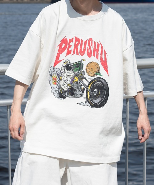 Perushu（ペルーシュ）の「ヴィンテージライク宇宙飛行士Tシャツ（Tシャツ/カットソー・メンズ・オフホワイト/ブラック・LARGE/MEDIUM）」の8枚目の写真