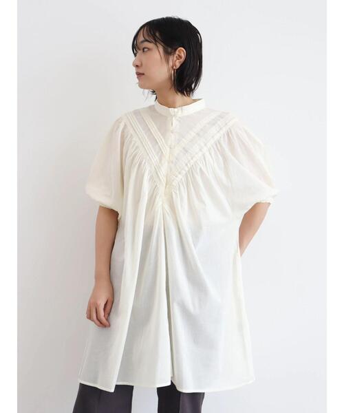 Green Parks(グリーンパークス)の「インド綿 Vネック切替タックチュニック(シャツ/ブラウス・レディース・オフホワイト/サックスブルー/ブラック・FREE)」の13枚目の写真