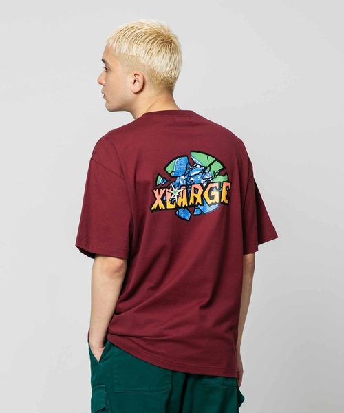 XLARGE(エクストララージ)の「CRASH WORLD S/S TEE/グラフィック 半袖 Tシャツ(Tシャツ/カットソー・メンズ・ブラック/バーガンディー/ホワイト・M/S/L/XL)」の1枚目の写真