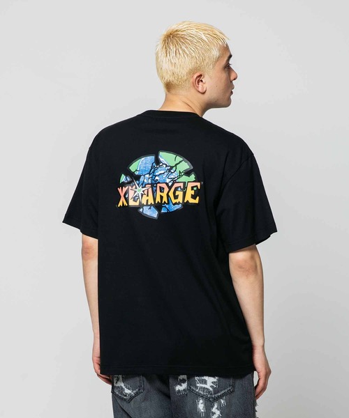 XLARGE(エクストララージ)の「CRASH WORLD S/S TEE/グラフィック 半袖 Tシャツ(Tシャツ/カットソー・メンズ・ブラック/バーガンディー/ホワイト・M/S/L/XL)」の3枚目の写真
