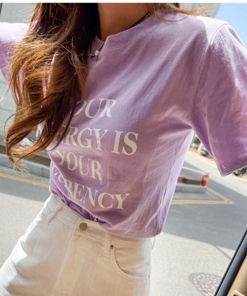 NANING9（ナンニング）の「NANING9 英字レタリングT-シャツ（Tシャツ/カットソー・レディース・ホワイト/ブラック/ライトグリーン/バイオレット・FREE）」の4枚目の写真