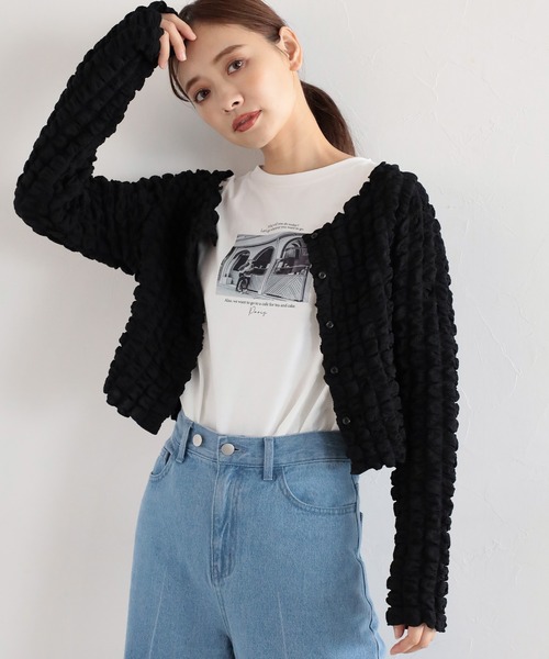 mysty woman(ミスティウーマン)の「ポコポコシャーリングカーディガン 157816(カーディガン/ボレロ・レディース・ブラック/グレイッシュブルー/アイボリー・FREE)」の2枚目の写真