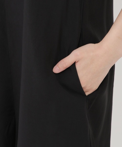 Love,Bonito(ラブボニート)の「エミー リラックスロンパース(つなぎ/オールインワン・レディース・ブラック/ブルー・SMALL/LARGE/MEDIUM)」の14枚目の写真
