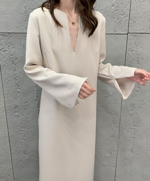 ECLIN（エクラン）の「袖スリットキーネックタイトワンピース（ワンピース・レディース・ブラック/ベージュ・S/M）」の3枚目の写真