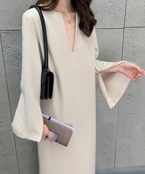 ECLIN（エクラン）の「袖スリットキーネックタイトワンピース（ワンピース・レディース・ブラック/ベージュ・S/M）」の16枚目の写真