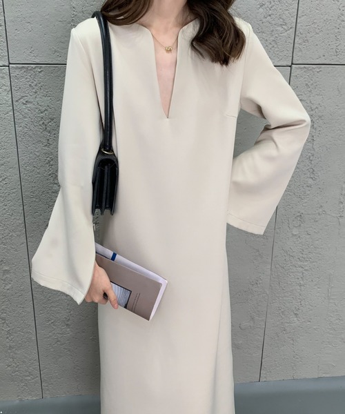 ECLIN（エクラン）の「袖スリットキーネックタイトワンピース（ワンピース・レディース・ブラック/ベージュ・S/M）」の9枚目の写真