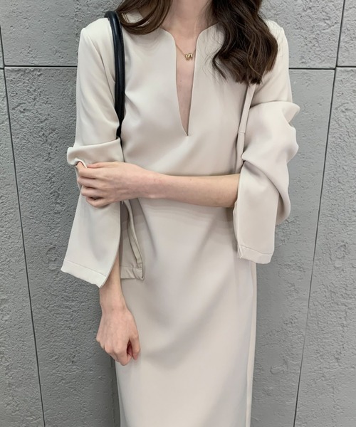 ECLIN（エクラン）の「袖スリットキーネックタイトワンピース（ワンピース・レディース・ブラック/ベージュ・S/M）」の20枚目の写真