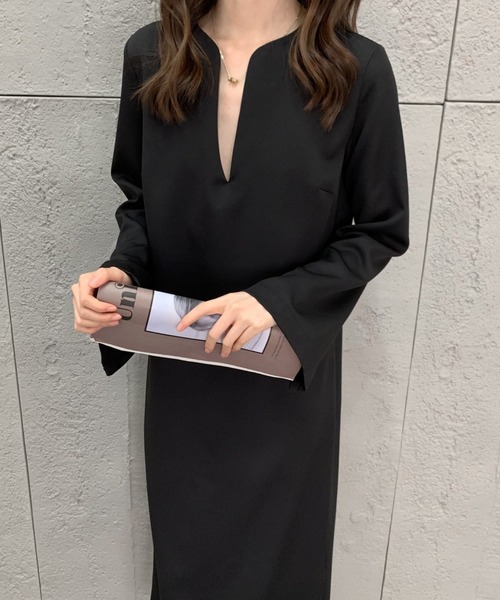 ECLIN（エクラン）の「袖スリットキーネックタイトワンピース（ワンピース・レディース・ブラック/ベージュ・S/M）」の18枚目の写真