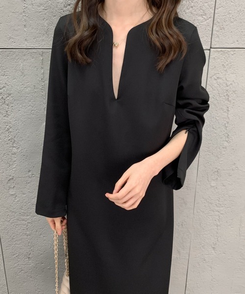 ECLIN（エクラン）の「袖スリットキーネックタイトワンピース（ワンピース・レディース・ブラック/ベージュ・S/M）」の8枚目の写真
