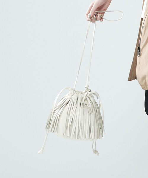 marco masi（マルコマージ）の「【MARCO MASI/ マルコマージ】フリンジキンチャクバッグ（ショルダーバッグ・レディース・オフホワイト/サックスブルー/シャンパン・FREE）」の2枚目の写真