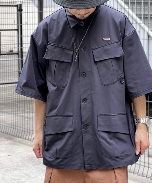 Java(ジャバ)の「《JaVaジャバ 別注》高機能素材AIR GRID TECH使用 吸水速乾・抗菌防臭 オーバーサイズミリタリーシャツ(セットアップ可能)(シャツ/ブラウス・メンズ・ブラック/カーキ/ブルー・LARGE/X-LARGE/SMALL/MEDIUM)」の5枚目の写真