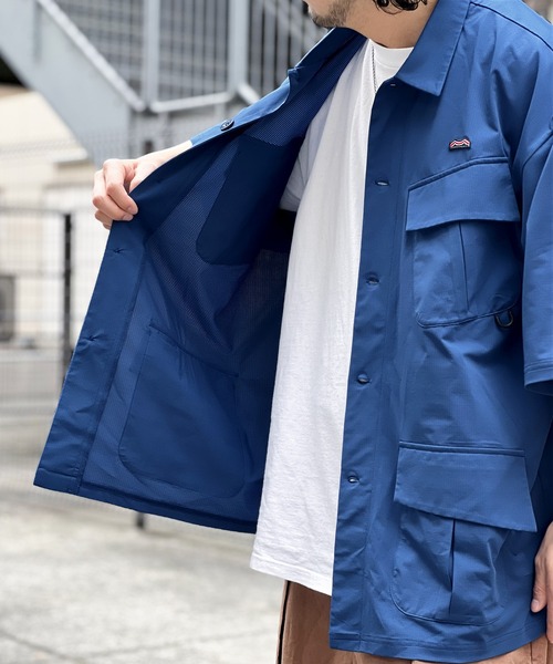 Java(ジャバ)の「《JaVaジャバ 別注》高機能素材AIR GRID TECH使用 吸水速乾・抗菌防臭 オーバーサイズミリタリーシャツ(セットアップ可能)(シャツ/ブラウス・メンズ・ブラック/カーキ/ブルー・LARGE/X-LARGE/SMALL/MEDIUM)」の9枚目の写真