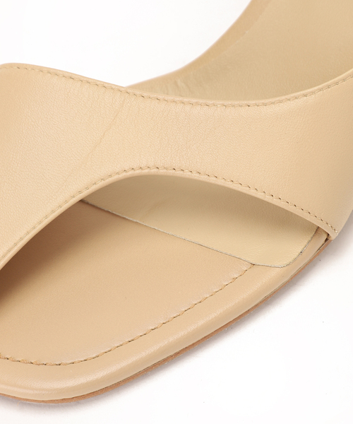 GRISE（グリーズ）の「GRISE 5.5cmレザーアシメカットミュールサンダル（サンダル・レディース・シルバー/ベージュ/ブラック系その他・MEDIUM/X-LARGE/LARGE/SMALL）」の7枚目の写真