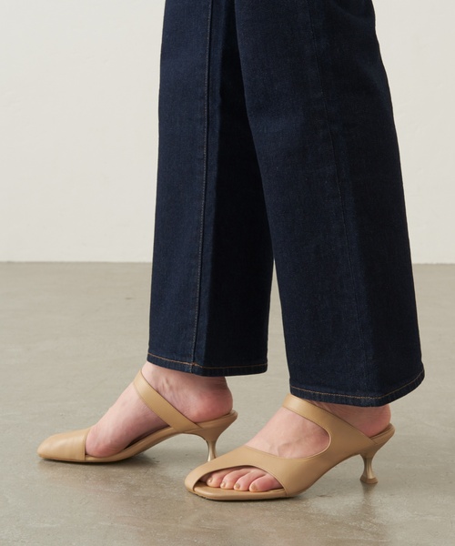 GRISE（グリーズ）の「GRISE 5.5cmレザーアシメカットミュールサンダル（サンダル・レディース・シルバー/ベージュ/ブラック系その他・MEDIUM/X-LARGE/LARGE/SMALL）」の16枚目の写真