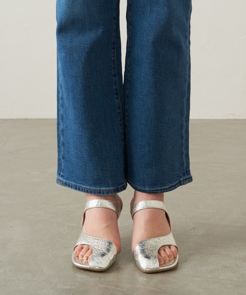 GRISE（グリーズ）の「GRISE 5.5cmレザーアシメカットミュールサンダル（サンダル・レディース・シルバー/ベージュ/ブラック系その他・MEDIUM/X-LARGE/LARGE/SMALL）」の13枚目の写真