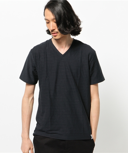 AZUL by moussy（アズールバイマウジー）の「タック天竺Vネック半袖PO②（Tシャツ/カットソー・メンズ・ホワイト/インディゴブルー/杢グレー/ブラック・SMALL/LARGE/MEDIUM/X-SMALL/X-LARGE）」の4枚目の写真